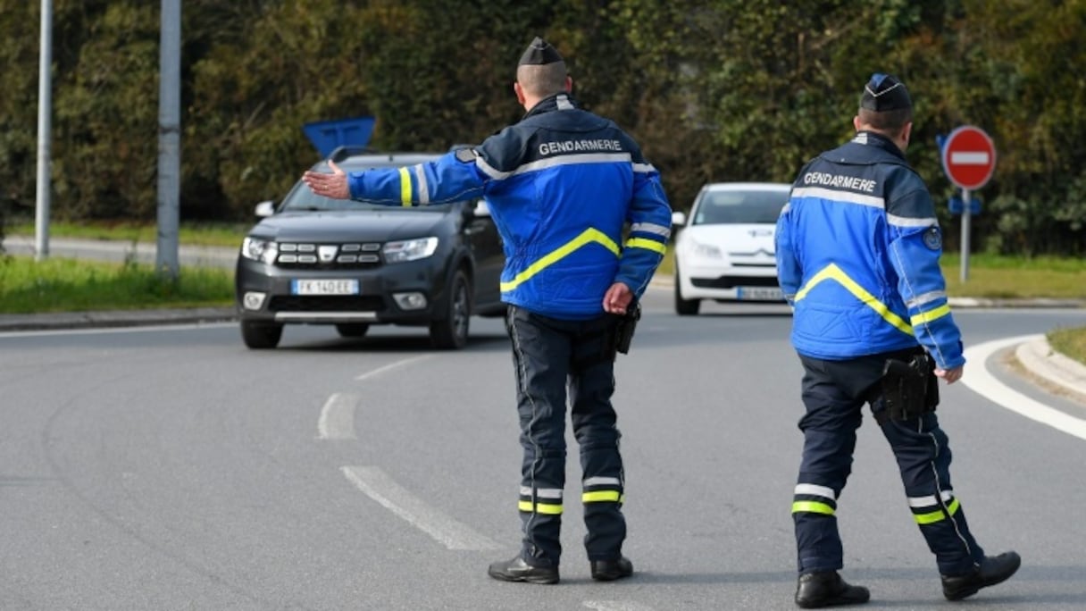 Contrôle par des gendarmes le 20 mars 2020 à Pleurtuit, en Ille-et-Vilaine.
