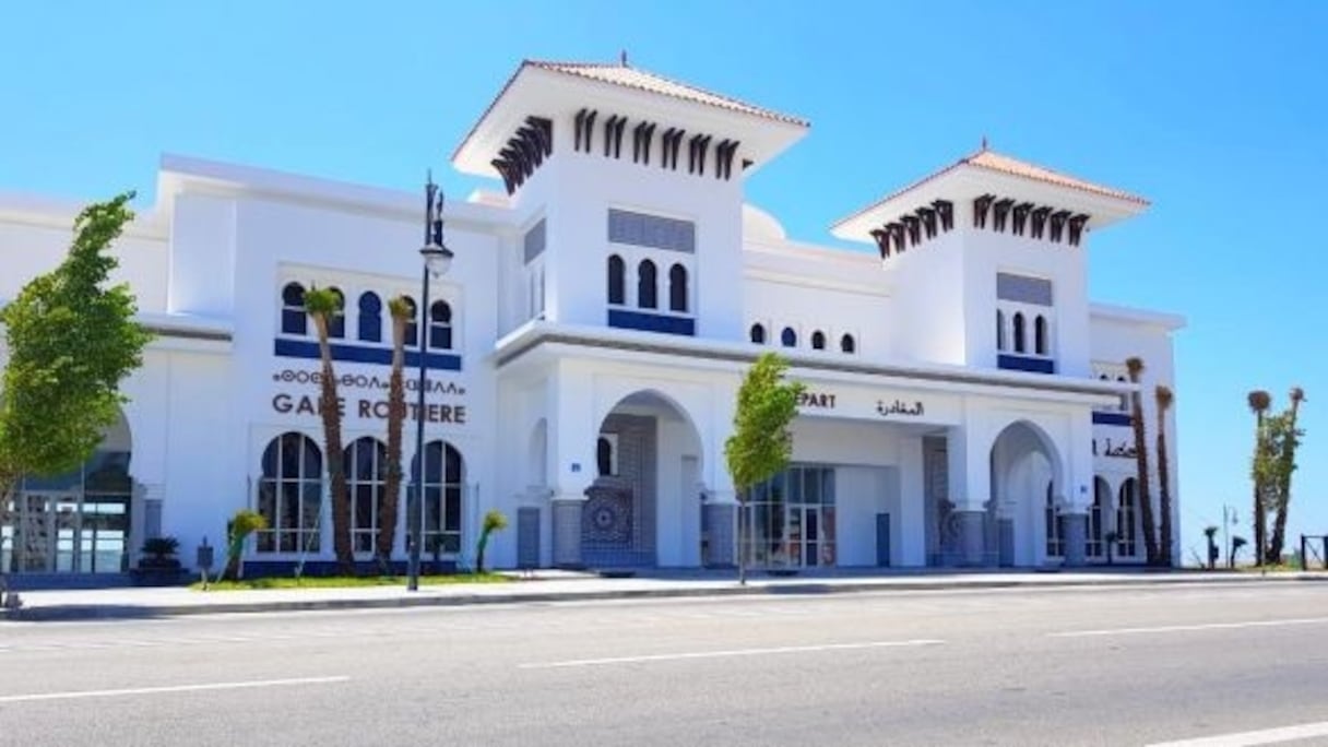 Façade extérieure la nouvelle gare routière de Tanger
