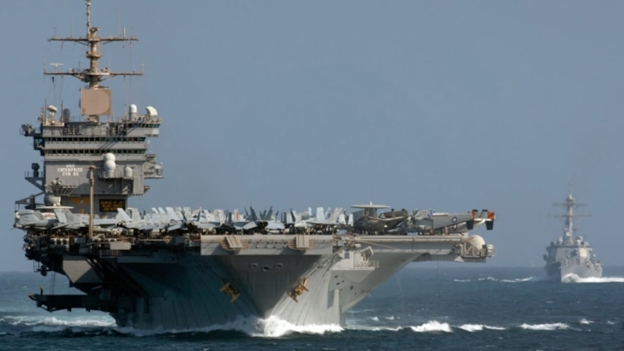 Le porte-avions USS Enterprise et du destroyer USS Nitze près du Golfe d'Aden, le 8 octobre 2016.
