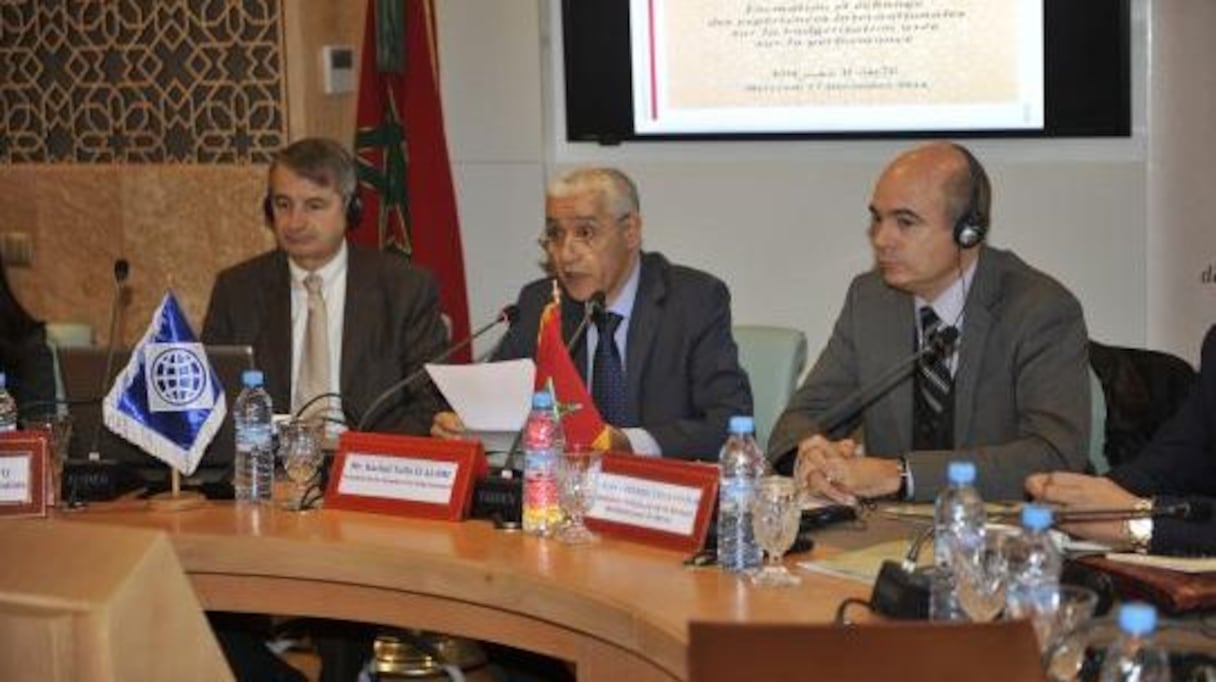 Rachid Talbi Alami (m), lors d'une précédente rencontre avec des représentants de la Banque mondiale à Rabat.
