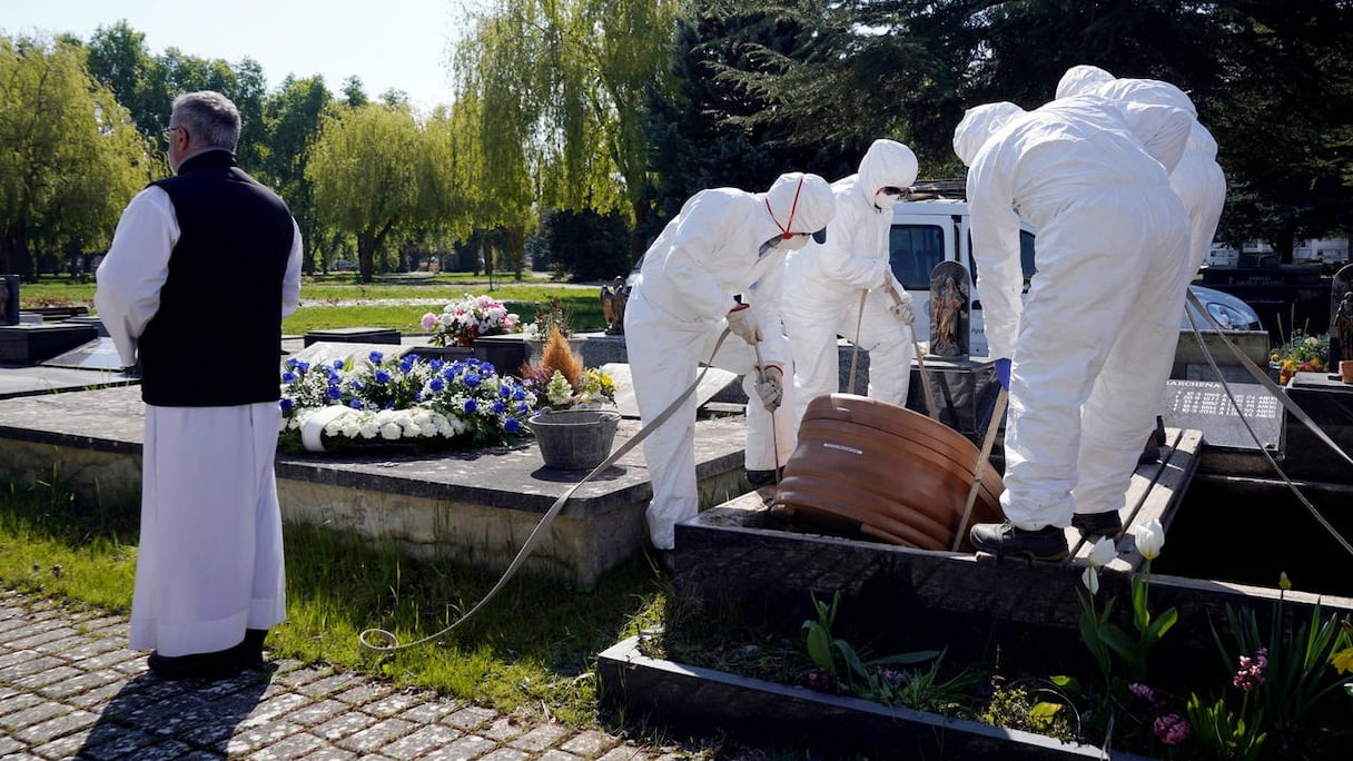 Enterrement d'une personne décédée du Covid-19.
