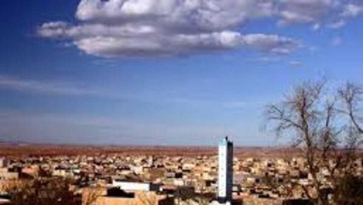 Midelt. Perchée au pied au jbel Ayachi, dans le Haut Atlas, à 1.488 m d'altitude, la ville intéressera les férus de minéraux dont le sol géologiquement riche du Maroc regorge: azurite, malachite, aragonite, barytine, calcédoine... Faites-vous guider. 
