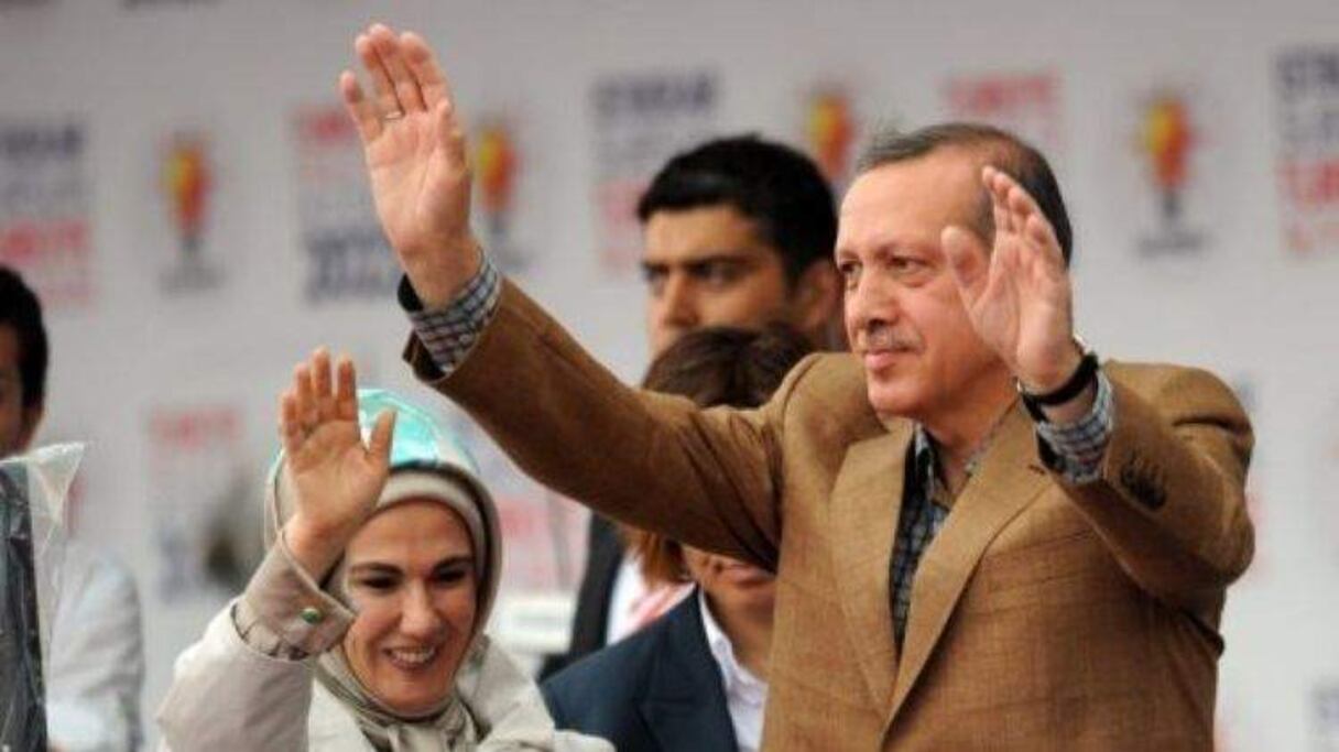 Le Premier ministre turc Recep Tayyip Erdogan et sa femme Emine en campagne le 1er juin.
