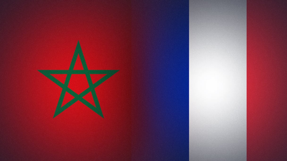 Les drapeaux marocain et français.
