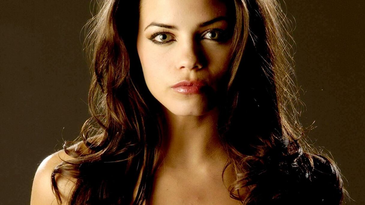De père aux origines libanaises et polonaises et de mère mi-allemande et mi-anglaise, Jenna Dewan est une véritable touche à tout du showbizz. Actrice, danseuse, mannequin elle est aussi une femme d'affaires avertie, à l'origine de plusieurs sociétés de production américaines.
