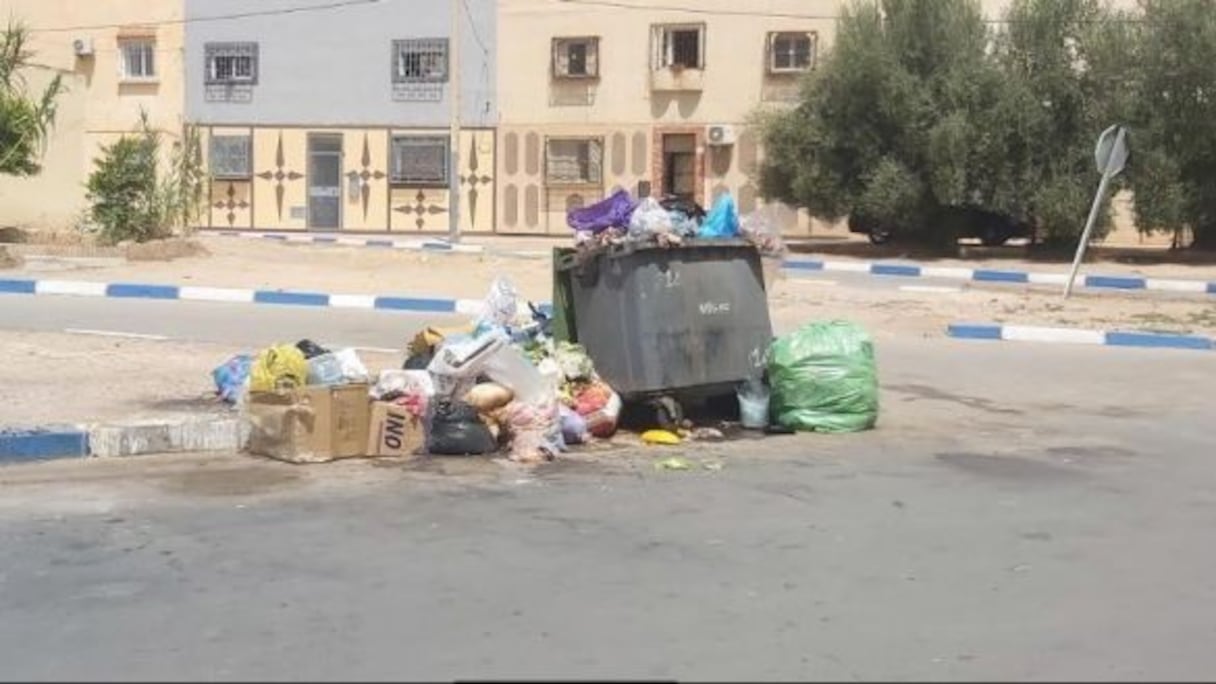 La ville d’Oujda croule sous les ordures au deuxième jour de l’Aïd Al-Adha.
