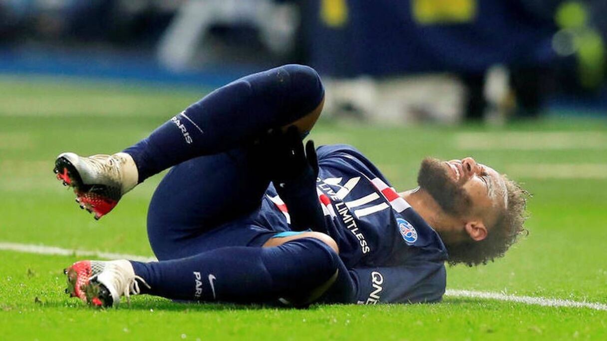 Neymar blessé.
