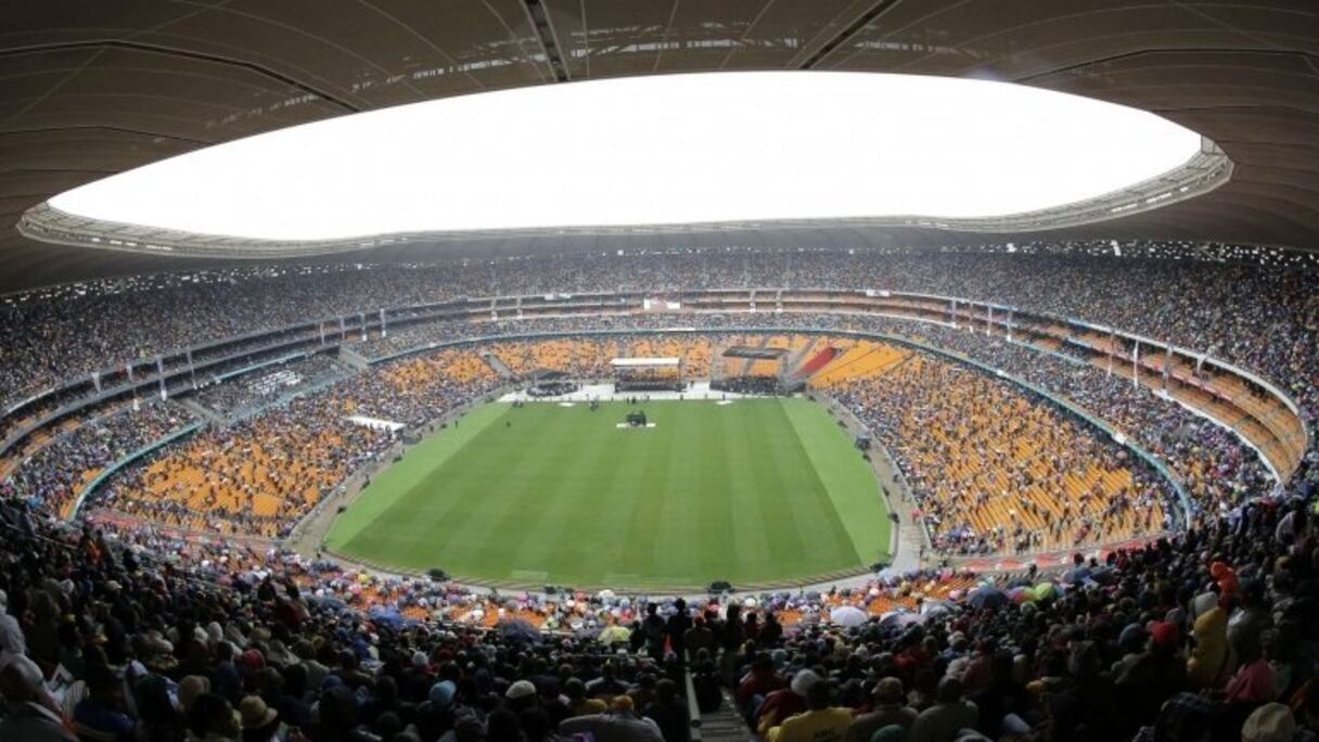 Ce stade qui a accueilli des millions de spectateurs à l'occasion de la Coupe du monde sud Africaine a abrité l'hommage à Nelson Mandela sous une pluie battante, mais dans une ambiance festive et pleine d'émotions.

