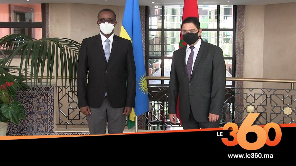Nasser Bourita et son homologue rwandais, Vincent Biruta, le 30 octobre 2021 à Rabat.
