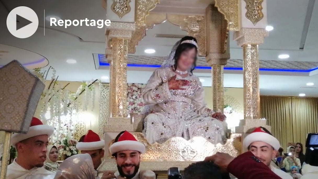 Une mariée brandie sur une ammaria. Avec la levée du couvre-feu nocturne, les fêtes et cérémonies de mariage vont pouvoir reprendre, et donc aussi tout un écosystème lié à leur organisation. 
