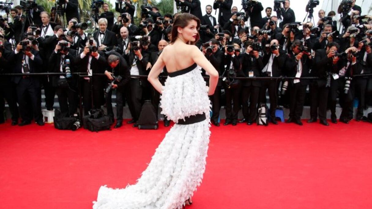 Laetitia Casta: une robe et des airs de vamp qui n'étaient pas pour déplaire aux photographes. 
