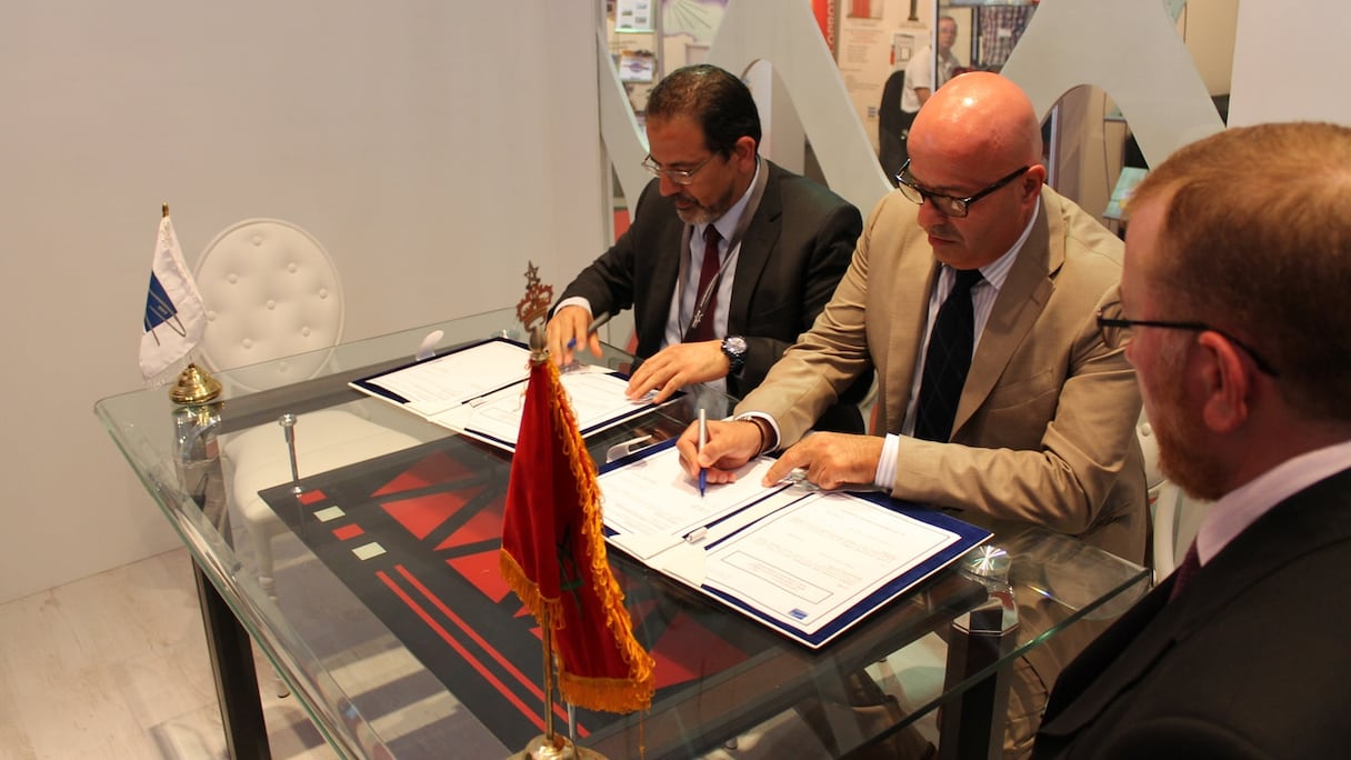 En 2014, Mohcine Karim-Bennani signait la convention d'investissement de LH Aviation Maroc avec le DG de l'ONDA.