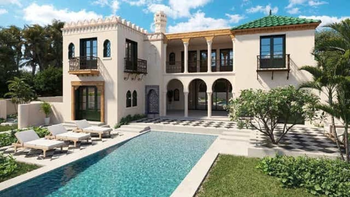 La façade de la maison s'ouvre sur une veranda, une piscine et un magnifique jardin inspiré du Maroc.
