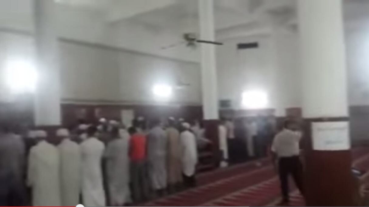 Le 7 août, des Casablancais avaient dû se séparer en deux groupes, dans une seule mosquée, pour accomplir la même prière !
