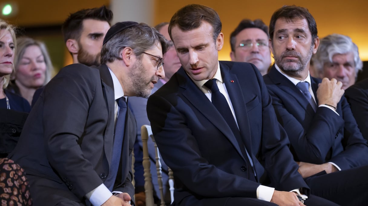 Au centre, Haïm Korsia, grand rabbin de France et Emmanuel Macron, président de la République française, le 29 octobre 2019 à Paris.
