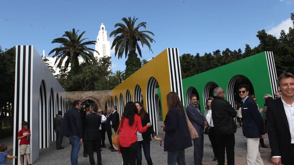 “D'une arche aux autres”, l'installation de Daniel Buren.
