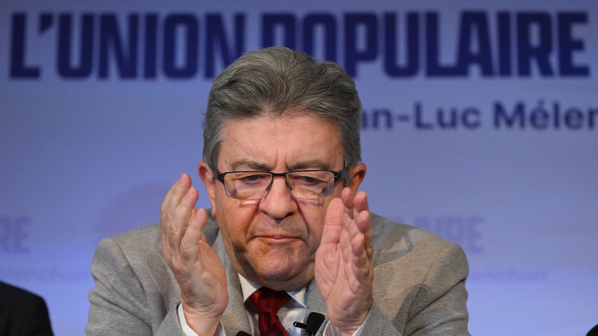 Le candidat présidentiel du parti de gauche français La France Insoumise (LFI), Jean-Luc Melenchon, s'adresse aux partisans du parti au Cirque d'Hiver à Paris, le 10 avril 2022.
