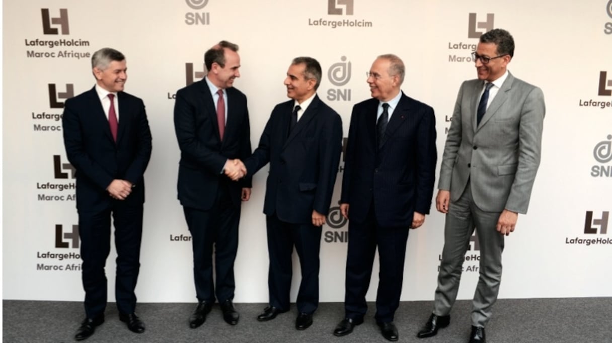 Hassan Ouriagli, PDG de la SNI et Eric Olsen, DG de LafargeHolcim.
