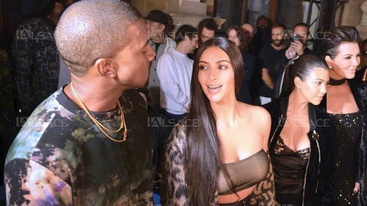 A Paris, Kim Kardashian assistait à la Fashion Week.
