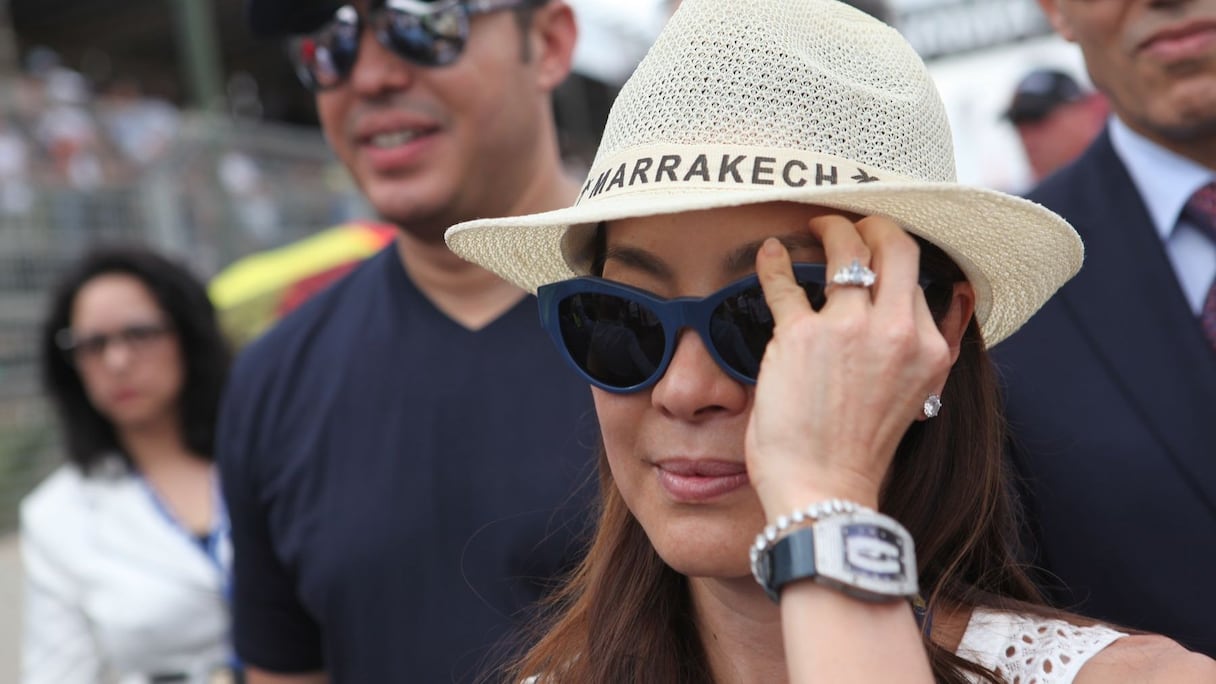 La magnifique Michelle Yeoh aime la ville Marrakech. Son chapeau en témoigne.
