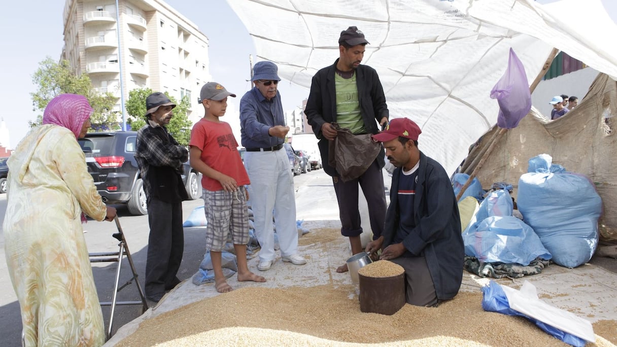 Le mois de ramadan s'achève en effet sur cette note collective de solidarité qui lui donne tout son sens. Durant les 2 derniers jours, tout musulman ayant de quoi se nourrir pour un jour et une nuit ira vers ceux qui ne mangent pas à leur faim.
