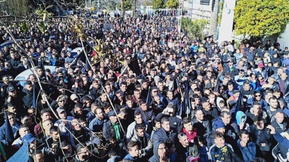 La manifestation qui a eu lieu ce samedi 16 février en Kabylie, est certainement la plus grande jamais enregistrée depuis l'annonce de la candidature de Bouteflika pour un 5è mandat. 
