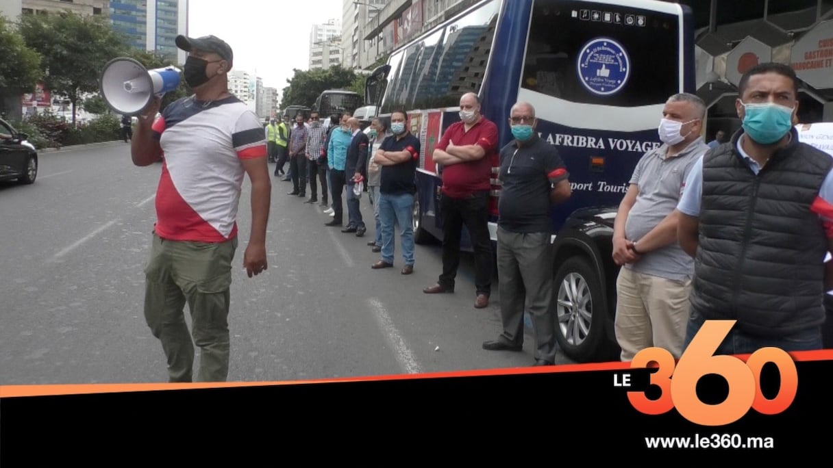 Manifestation des professionnels du transport touristique, mercredi 24 juin, à Casablanca. 
