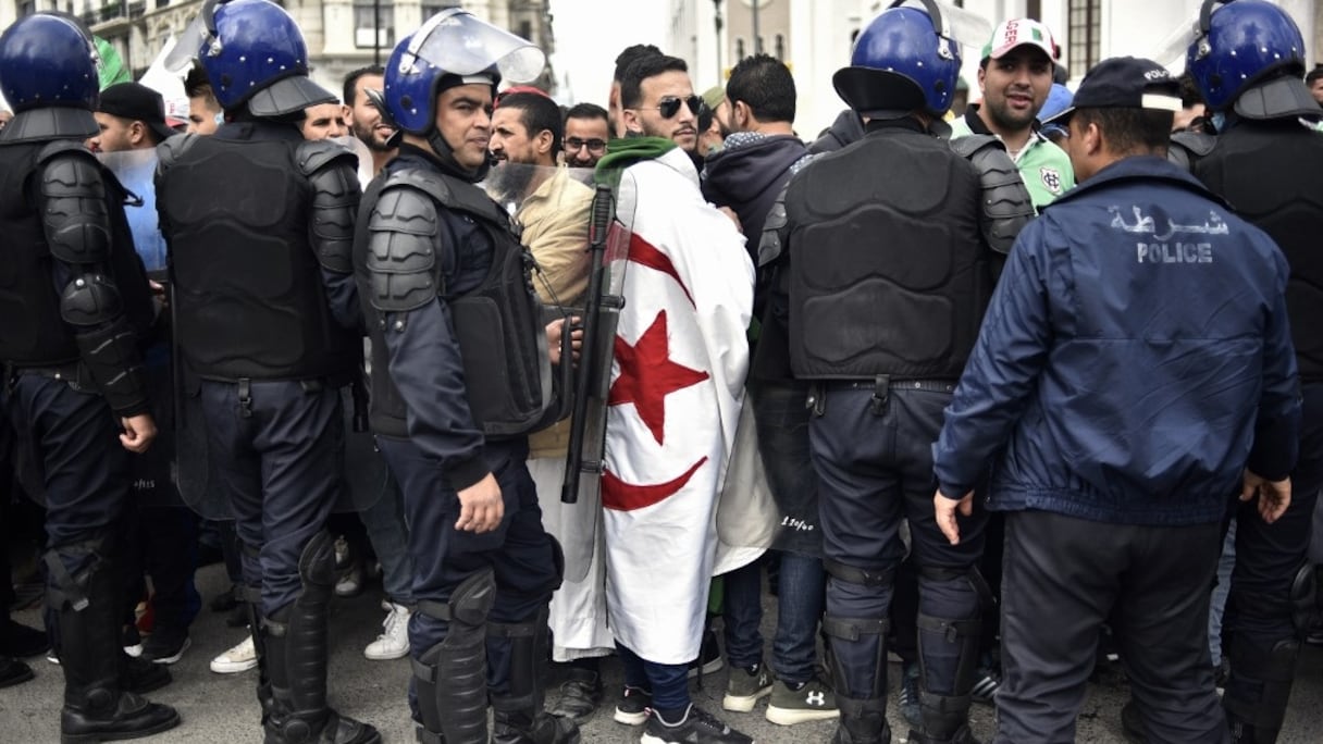 Les Algériens dans la rue pour le 8e vendredi consécutif.
