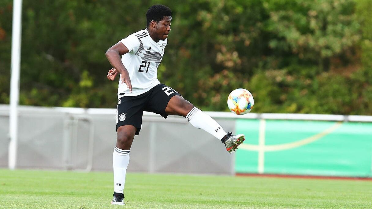 Bright Akwo Arrey-Mbi, jeune talent camerounais du Bayern de Munich.
