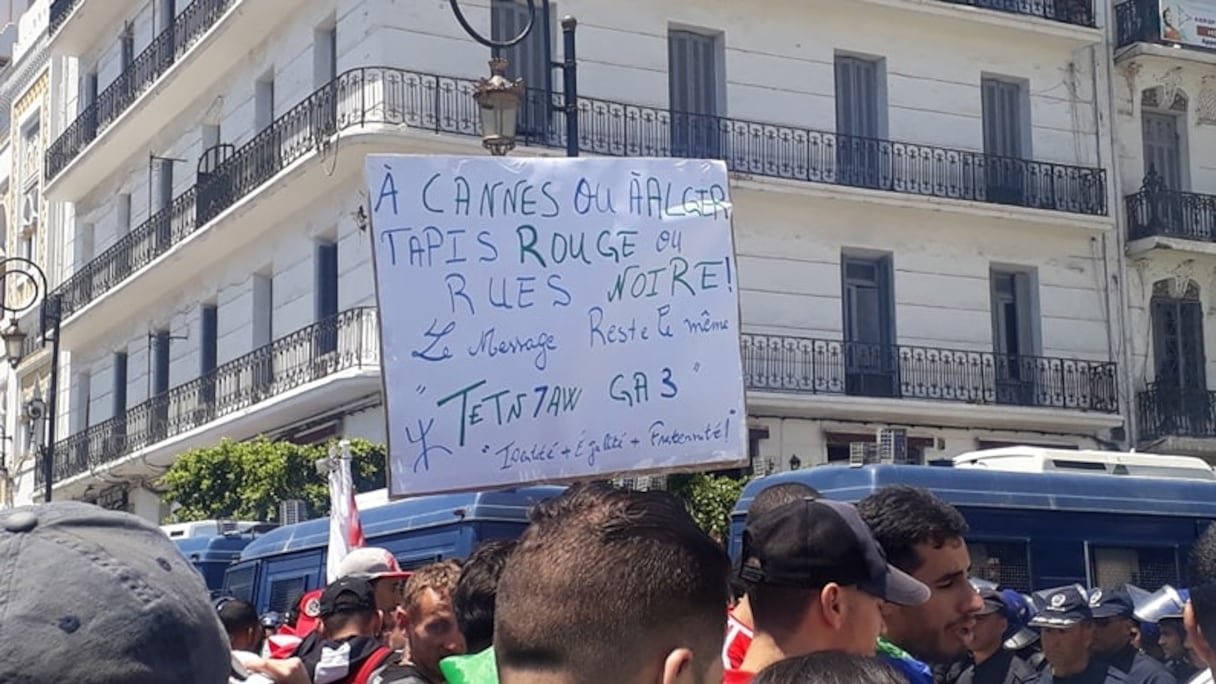 Manifestations d'étudiants contre Gaïd Salah le 21 mai 2019.
