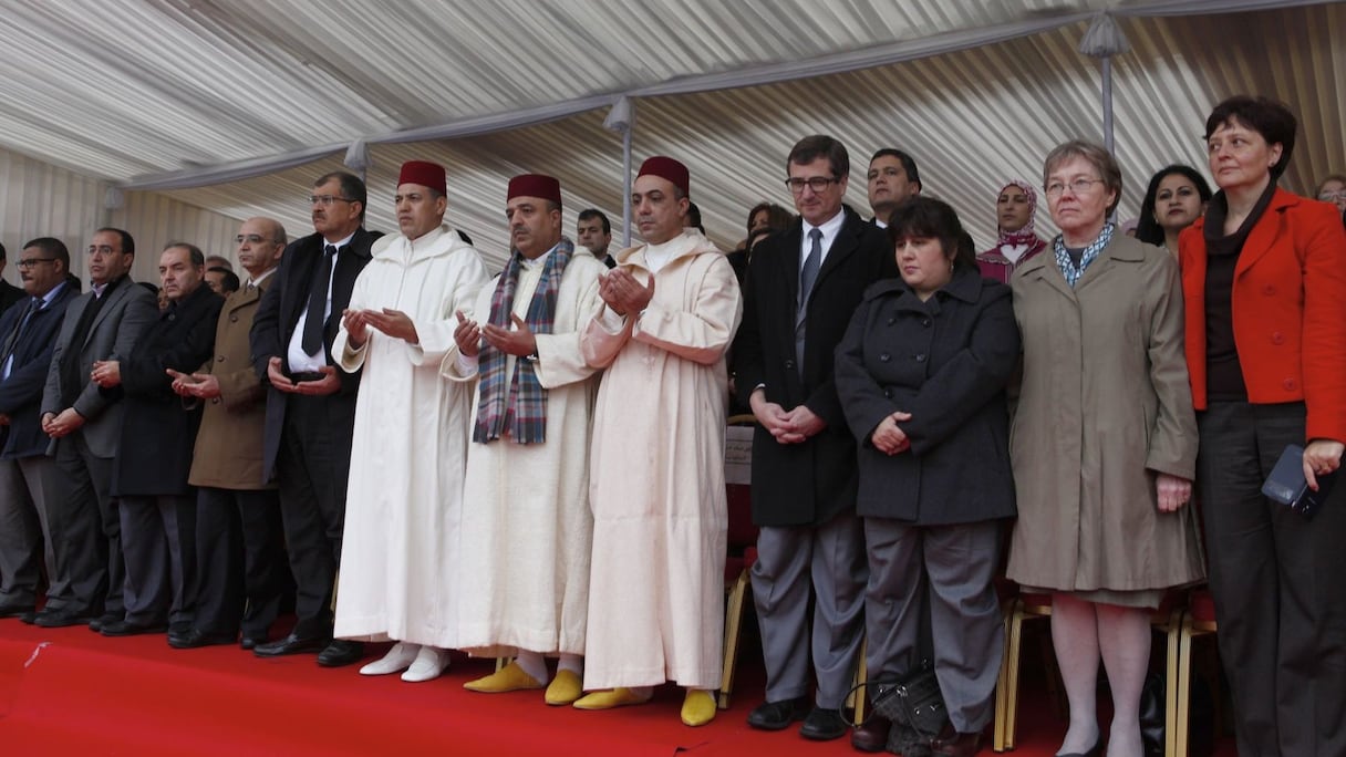 Plusieurs personnalités, dont le gouverneur de la ville de Salé, Abdesslam Bekrat, ont pris part à l'événement.
