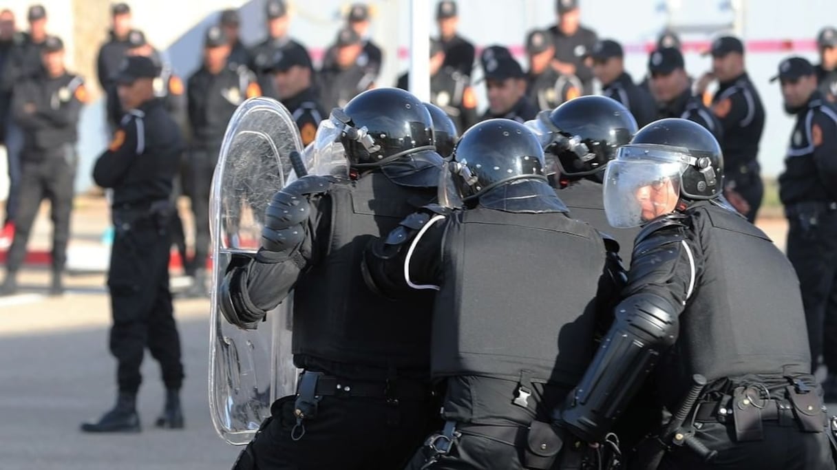 Lors d'une simulation d'une intervention des forces anti-émeutes de la DGSN.
