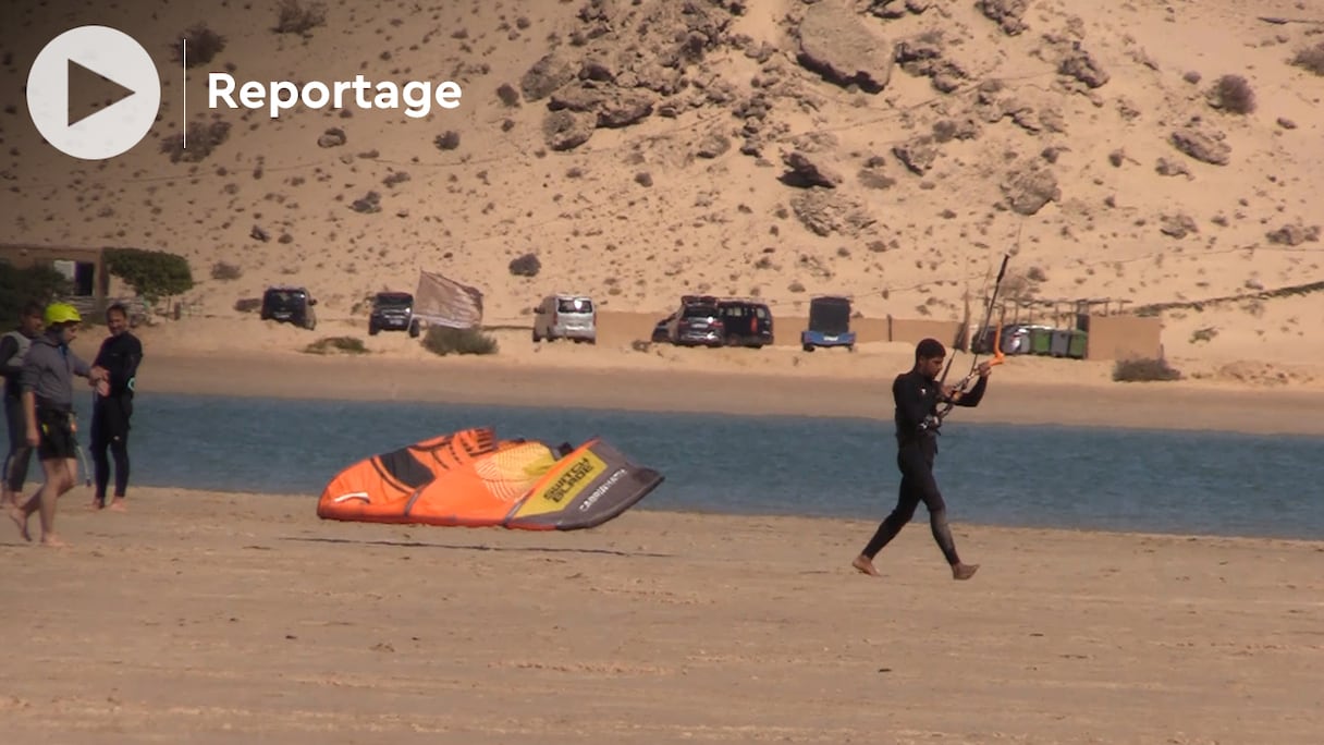 La direction régionale du tourisme de Dakhla-Oued Eddahab s'est réuni avec les investisseurs touristiques de la région, afin de les accompagner dans le redémarrage de l’activité touristique dans le sud du Royaume.
