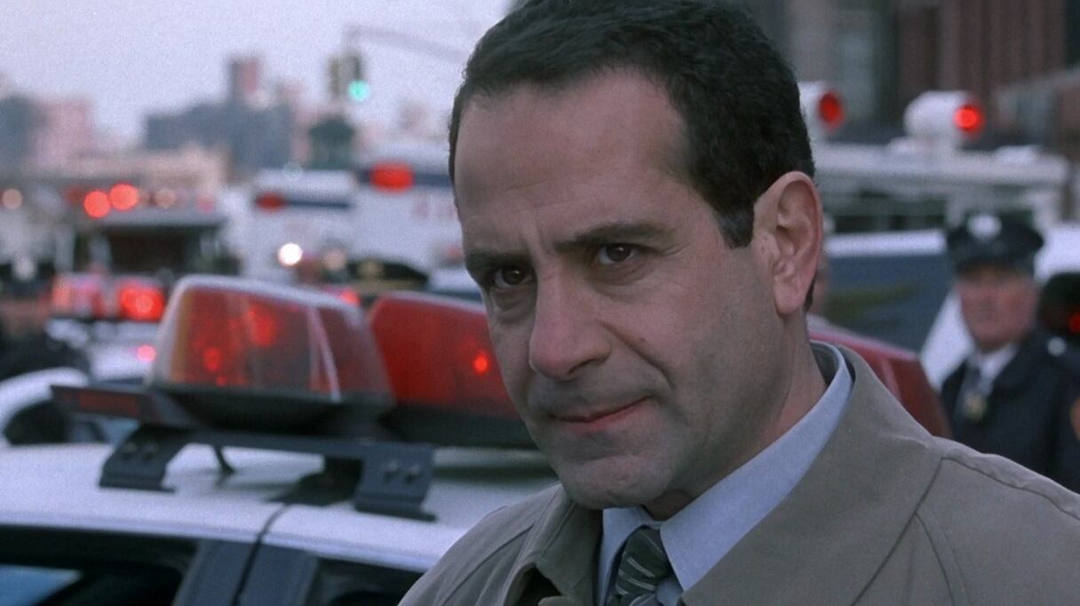 Tony Shalhoub, de son vrai nom Anthony Marcus Shalhoub, alias détective Monk, est d'origine libanaise. Son père orphelin, Joe Shalhoub immigre du Liban à l'âge de 10 ans vers les Etats-Unis. Il y épouse Helen, qui fait partie de la 2e génération d'arabes américains.
