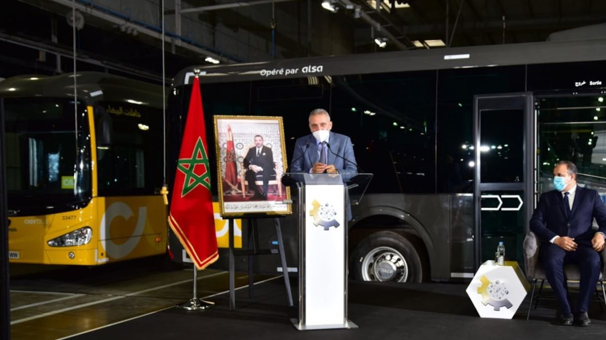 Moulay Hafid Elalamy, ministre de l'Industrie, lors d'une conférence de presse au siège de l'usine Irizar à Skhirat, vendredi 12 février 2021.
