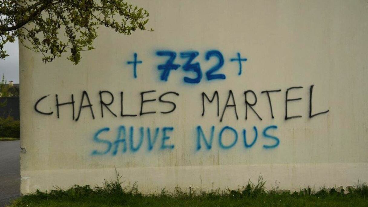 Graffitis sur les murs de la mosquée Avicenne et du centre culturel islamique de Rennes, dans l'ouest de la France (photo fournie le 11 avril 2021).