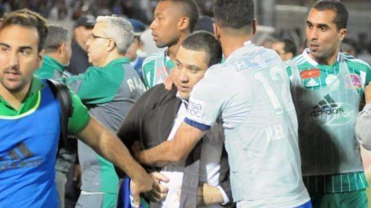 Mohamed Boudrika, agressé par son homologue de Wifak Sétif. Simplement honteux!  
