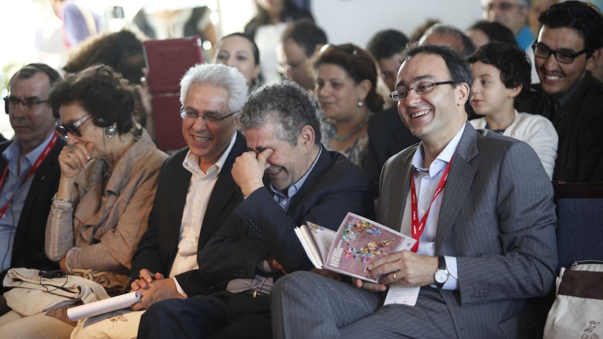 Les intervenants ont alimenté le débat d'anecdotes qui semblent bien plaire aux invités. Driss El Yazami et Karim Ghellab pliés de rire... Fou rire quand tu nous tiens !
