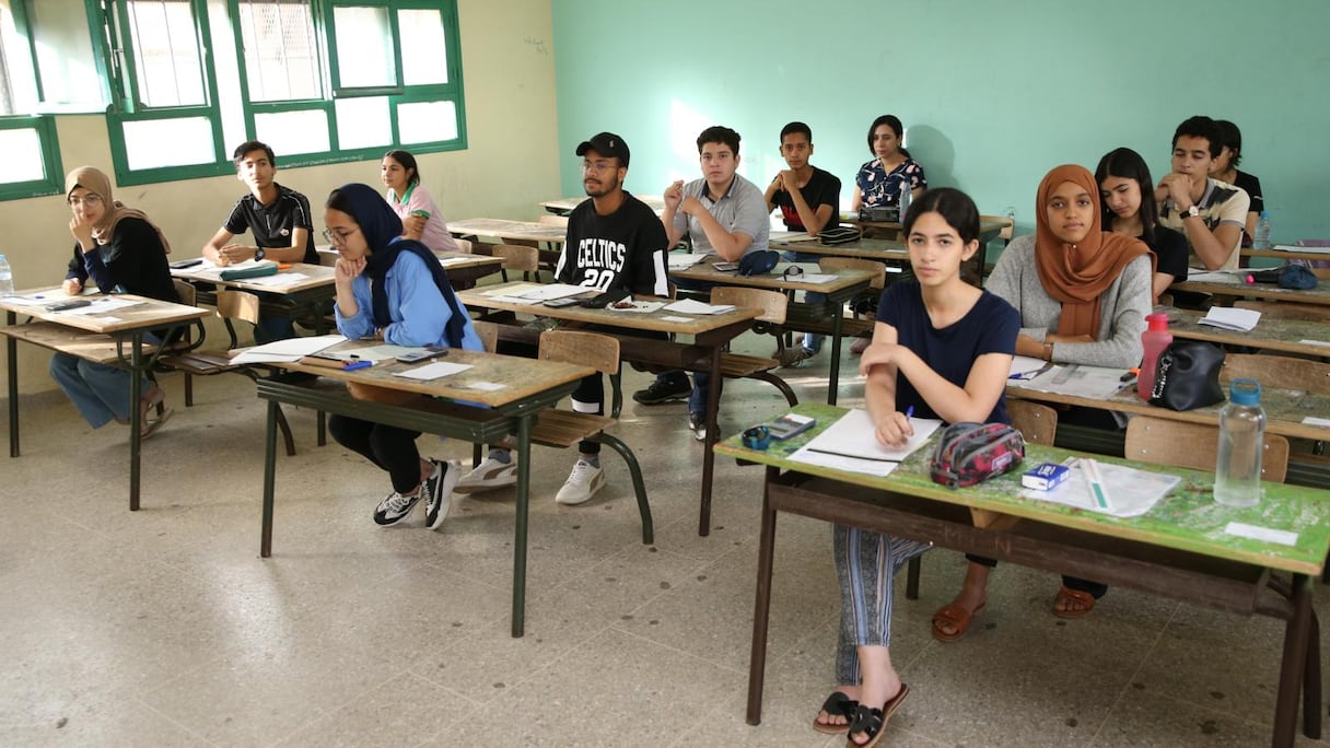 Des candidats à l'épreuve du baccalauréat, le 20 juin 2022 à Fès.
