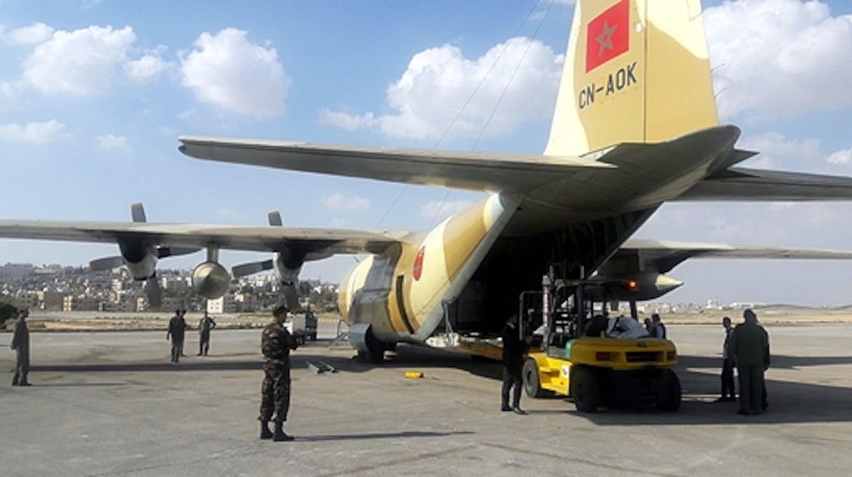 Solidarité agissante du Maroc avec le peuple palestinien frère. Ici, un avion des FAR de type Hercule C-130 acheminant des aides humanitaires via la Jordanie.
