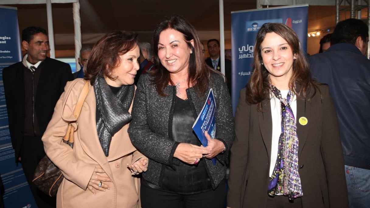 Présidée par Houria Tazi Sadeq, entourée ici de Fathia Bennis et Charafat Afilal, la 4ème édition du SITeau a ouvert ses portes ce mercredi à la Cathédrale du Sacré Coeur de Casablanca, et se poursuit jusqu'au 17 janvier.
