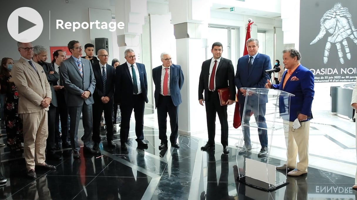 Mehdi Qotbi, président de la FNM, avec le chef du gouvernement, Aziz Akhannouch, et Mehdi Bensaïd, ministre de la Jeunesse, de la Culture et de la Communication, lors de la première édition de la Nuit des musées et des espaces culturels. mercredi 22 juin 2022, au musée Mohammed VI, à Rabat.
