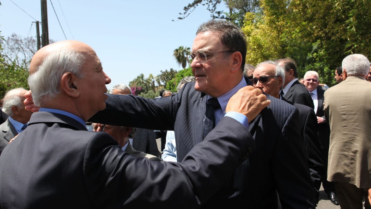 Driss Jettou, premier président de la Cour des comptes, et Mourad Chérif, président du conseil de surveillance de la BMCI, se consolent mutuellement. 
