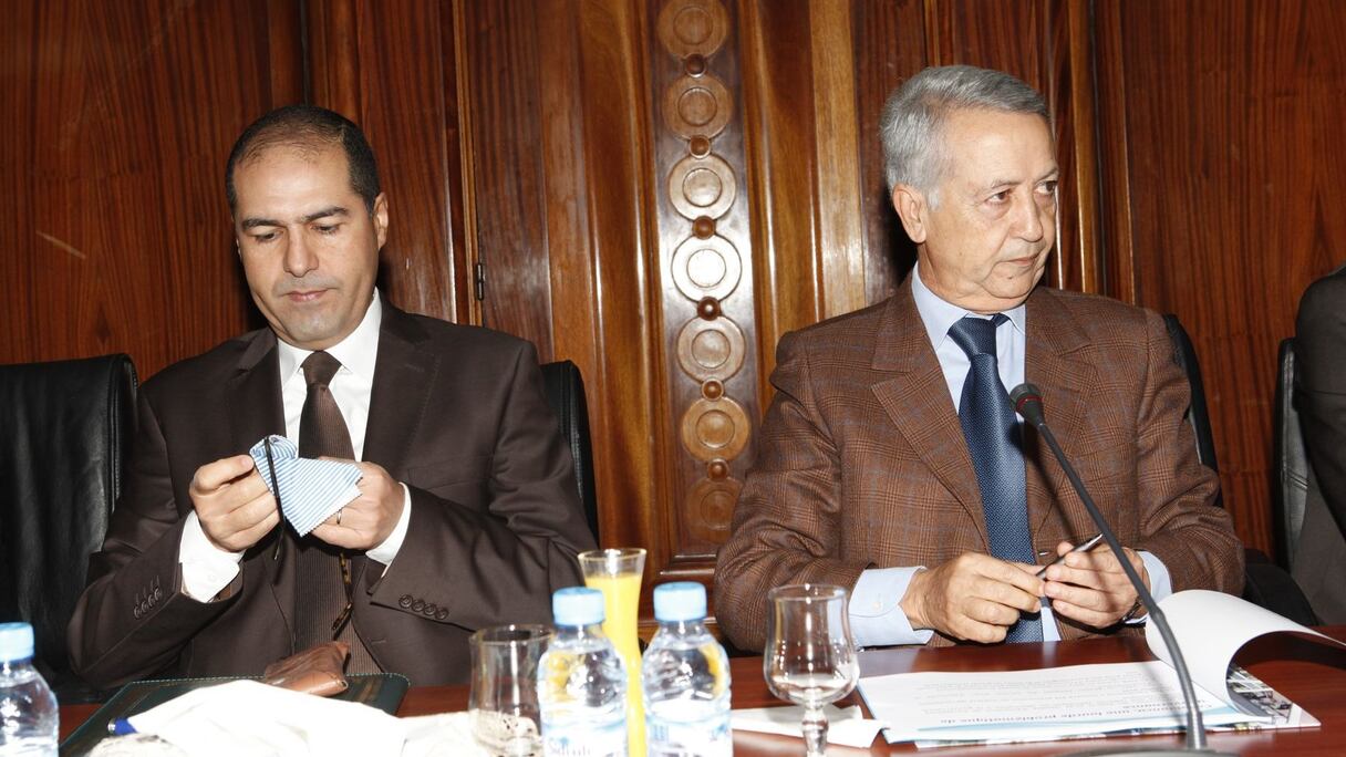 Face à un Khalid Safir entreprenant, Mohamed Sajid tente de rectifier le tir.
