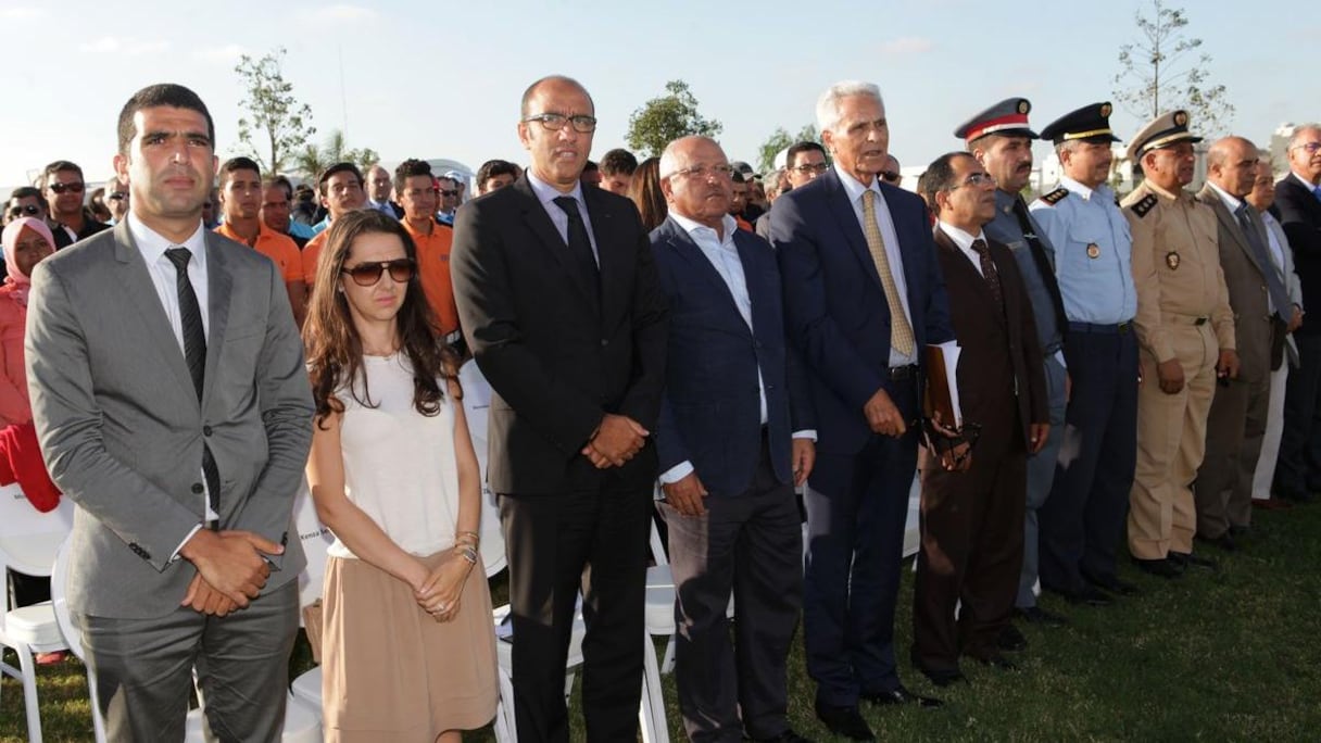 Les officiels du tournoi lors de l'hymne national. 
