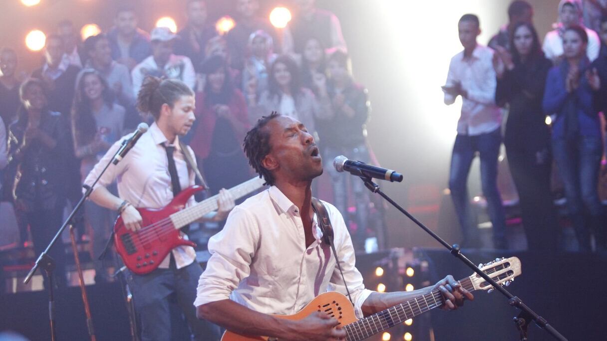 Bien que membre du célèbre groupe Touré Kunda, le père de Daby Touré ne voulait pas voir son fils devenir musicien. Mais la passion sera la plus forte chez le jeune homme qui vibrait déjà, tout jeune, aux rythmes de Bob Marley, Stevie Wonder, Michael Jackson...
