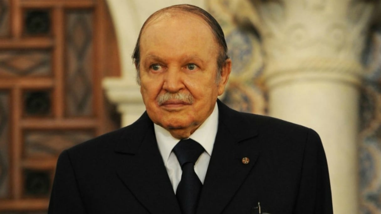 La démission de Abdelaziz Bouteflika de la présidence d'Algérie a été remise le 2 avril 2019. 
