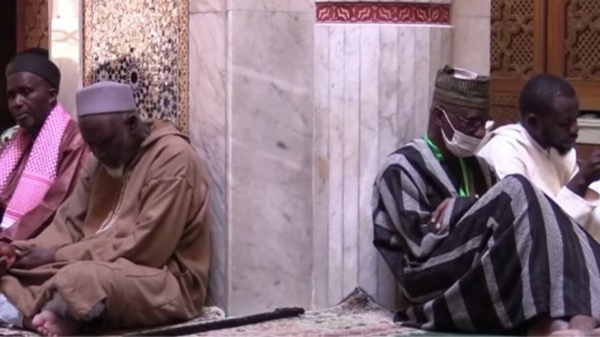 Des adeptes de la Tarika Tijania à Fès.
