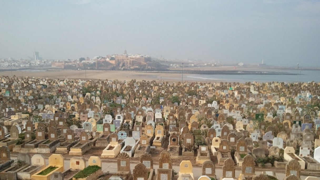 Un cimetière à Salé.
