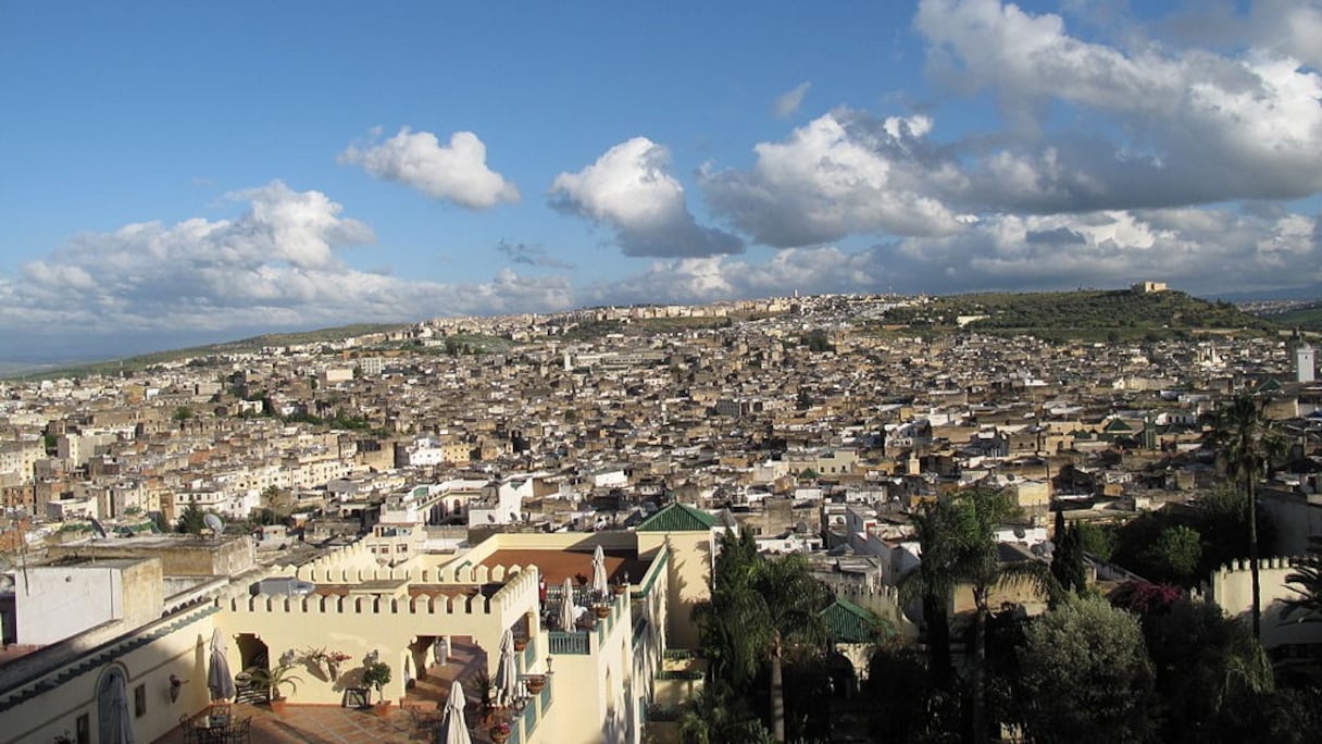 Fès. Les Saadiens prennent la ville en 1554, qu'ils disputent aux Turcs d'Alger, qui s'en emparent une nouvelle fois en 1576. Les Saadiens font alors de Marrakech leur capitale et le stratagème turc est déjoué par Ahmed al-Mansour, lors de la bataille des Trois Rois, en 1578.
